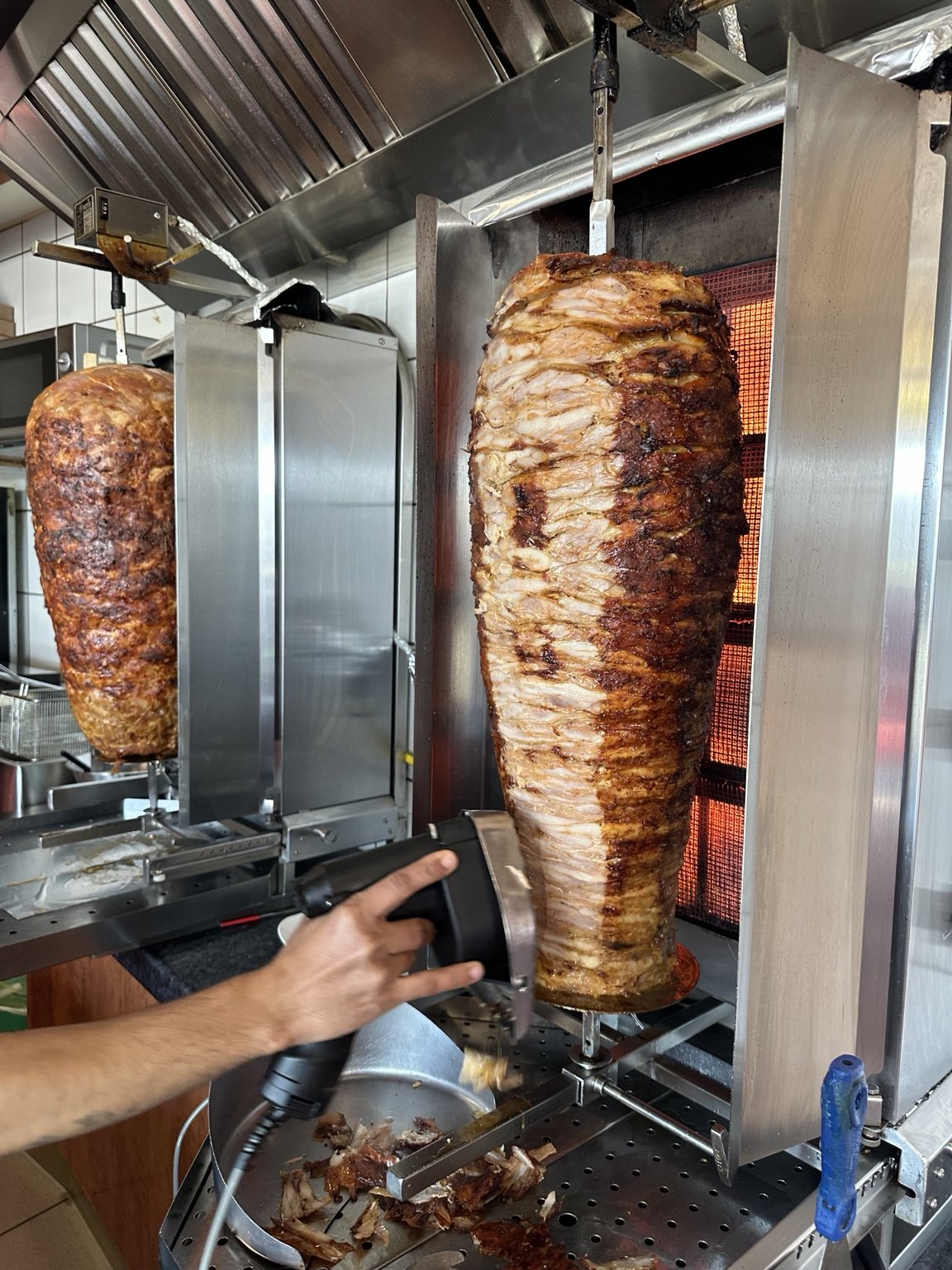 Frisch geschnittener Döner am Spieß